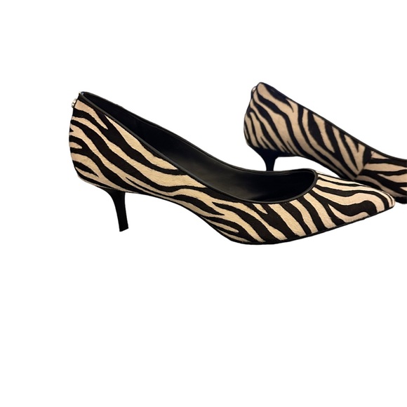 Michael Kors Zebra Print Pointy Toe Pump Size 8.   Pony Hair Exterior. - Picture 3 of 6